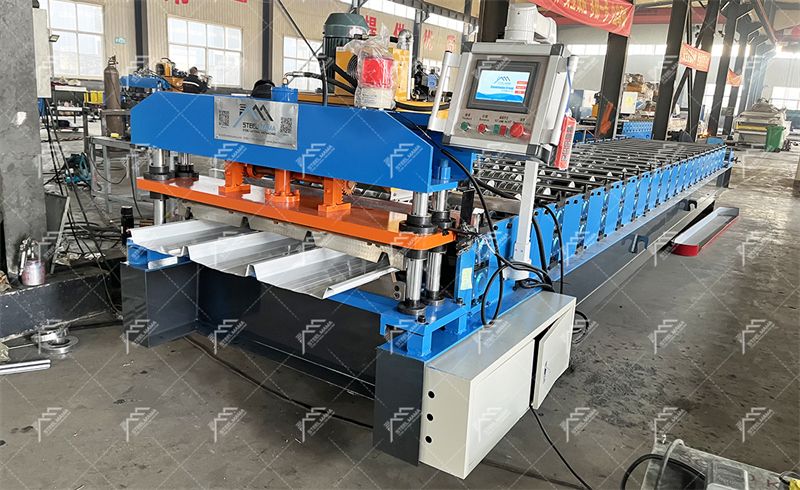 TR4 Trapezoidal roofing machine