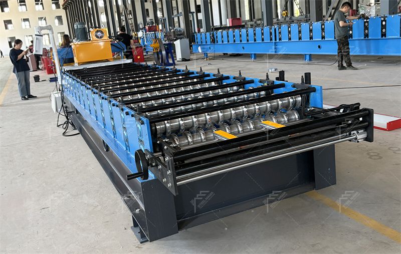 Corrugated steel roof making machine Corrugated steel roof making machine