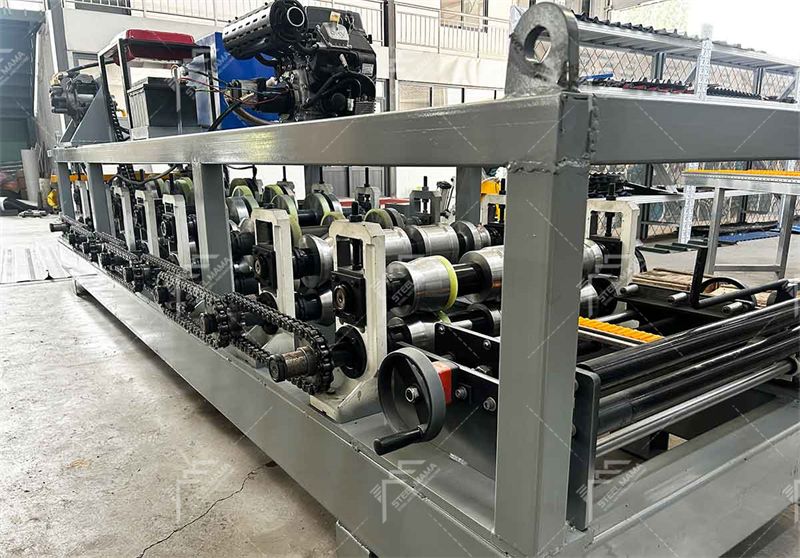 Standing seam panel machine Standing seam panel machine