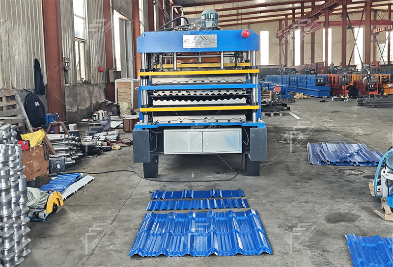 Three Layer Roofing Sheet Machine Three Layer Roofing Sheet Machine
