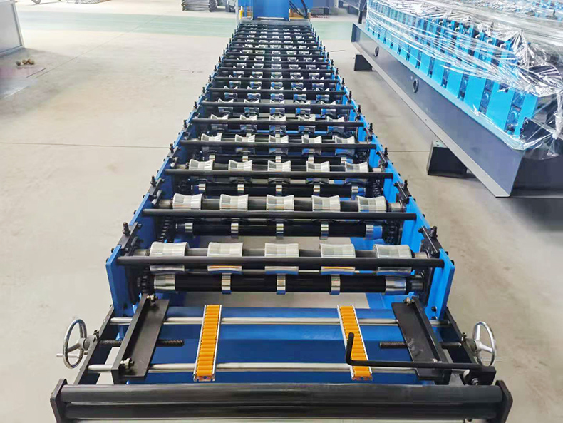 South Africa 686 color steel Trapezoidal roofing sheets hydraulic roll forming machine