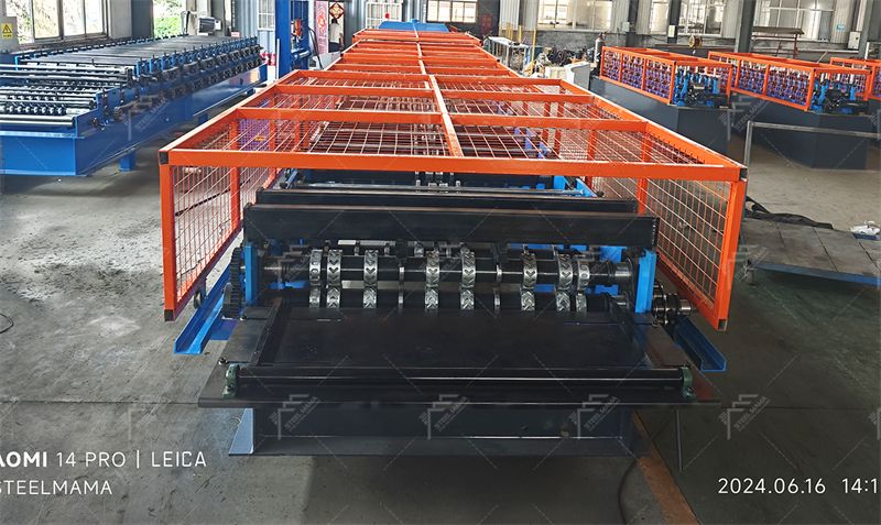 decking floor forming machine