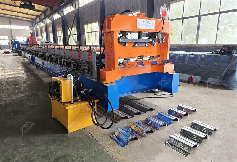 926 Decking Floor Machine