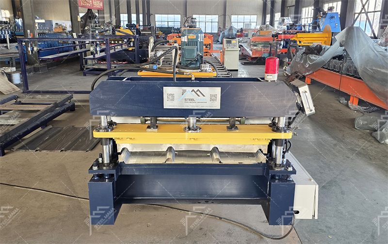 Trapezoidal roof sheet machine