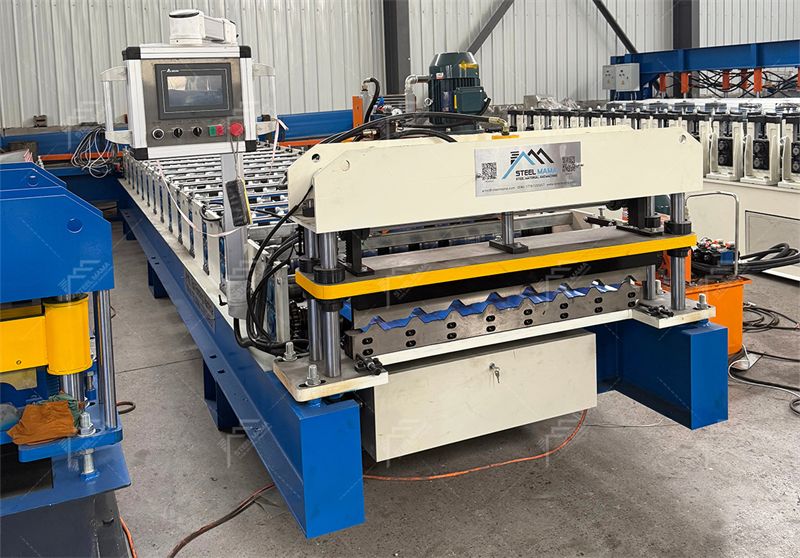 Trapezoidal roof sheet machine