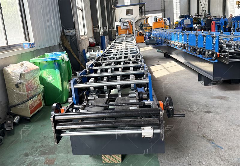 Automatic Ridge Cap Machine