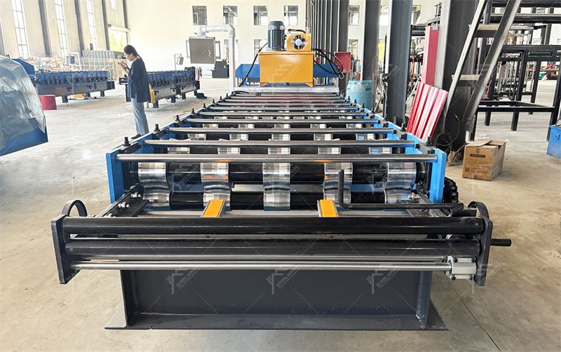Trapezoidal color steel roof panel machine